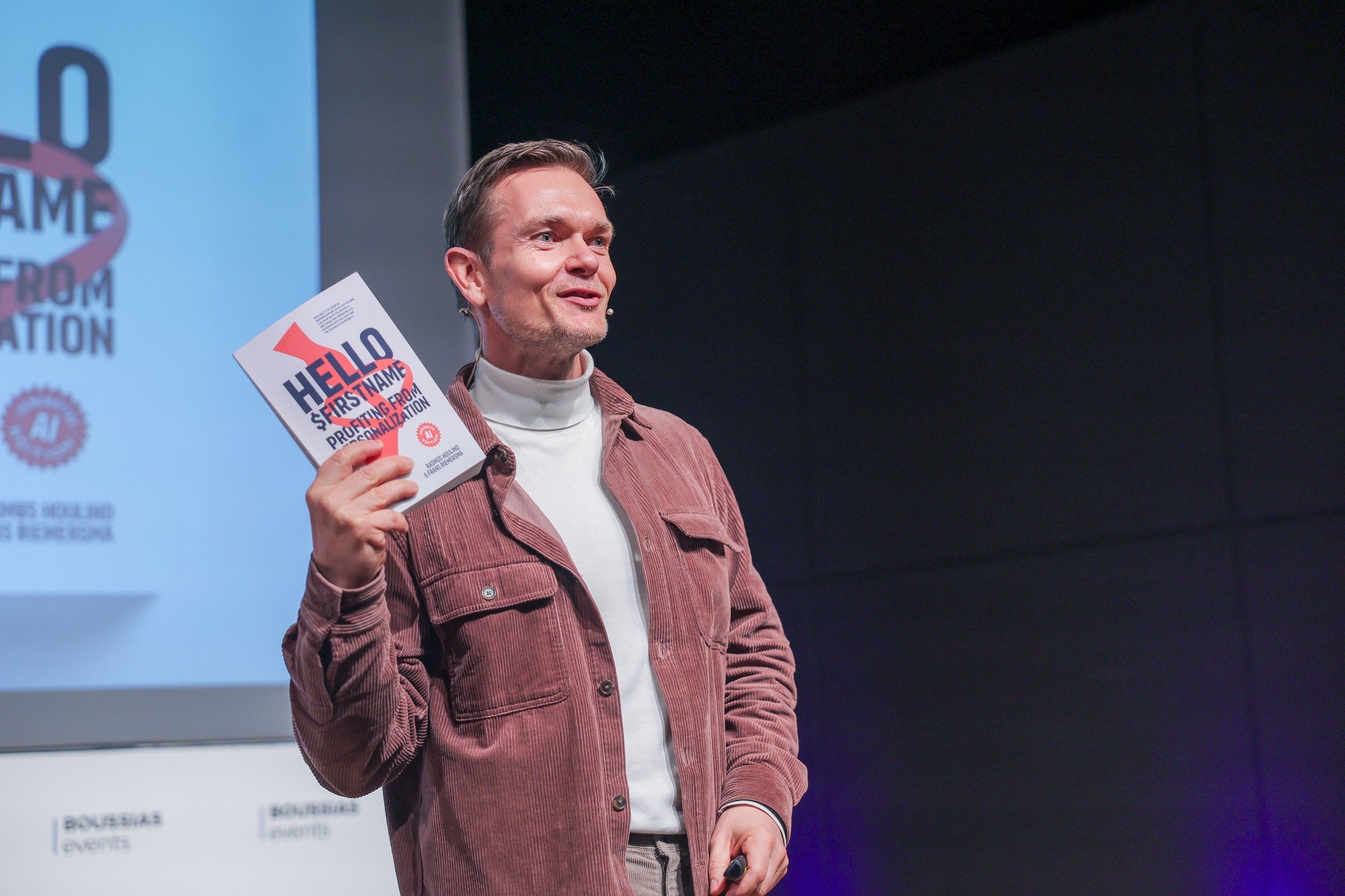 Rasmus Houlind presenting Hello $Firstname on stage